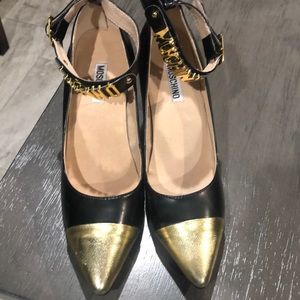 Moschino Wrap around the ankle heals very classy